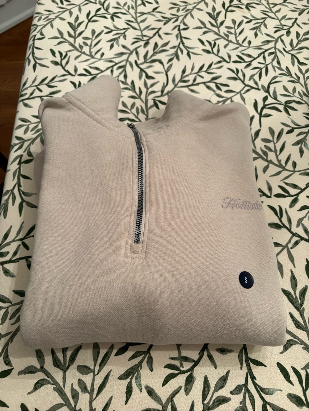 NEW Hollister Men's Half-Zip Pullover in Light Taupe